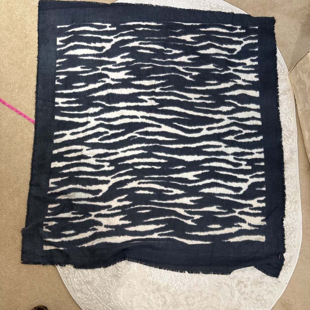 AQUA Tiger‎ Stripe Scarf